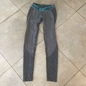 Gymshark Flex Gray Logo Athletic Leggings
Size Women's Small